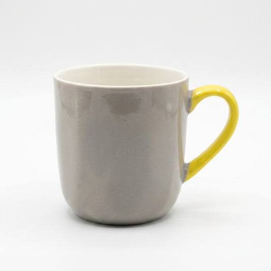 Two-Tone Ceramic Mug – Contrast Color Handle Design
