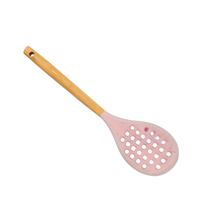 ملعقة سيليكون مشقوقة بمقبض خشبي