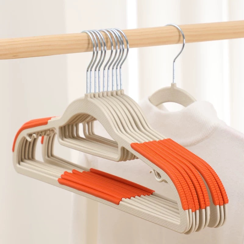 Non-Slip Plastic Clothes Hangers with Rubber Grip